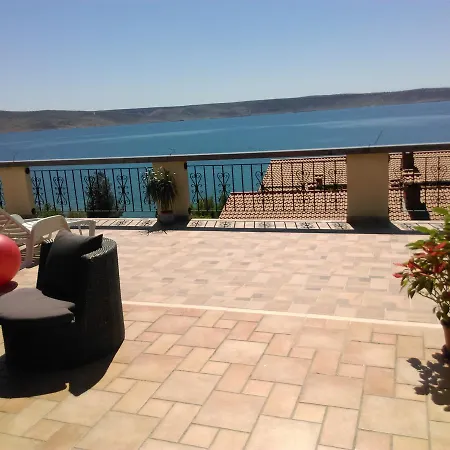 Bed & Breakfast Europa - Starigrad Paklenica