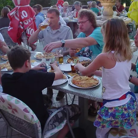לינה וארוחת בוקר Europa - 3*